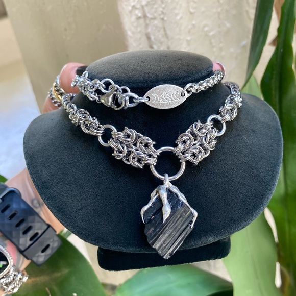 Handmade maille black tourmaline gemstone boho goth silver stone necklace - Picture 9 of 14